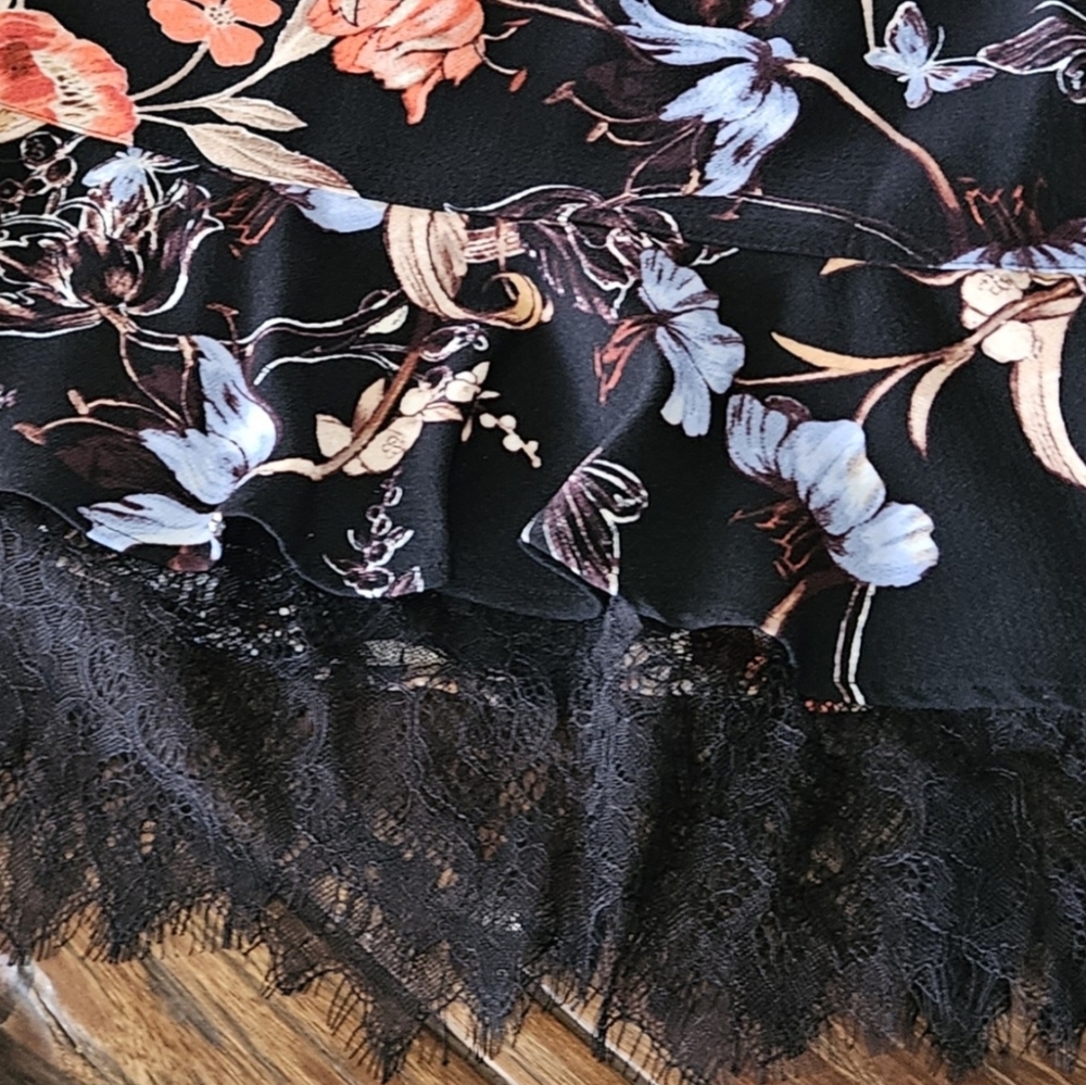 Who What Wear Black Floral Lace Hem Skirt Size 4